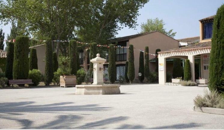 Appartement Village 7 En Residence De Vacances En Camargue アルル エクステリア 写真