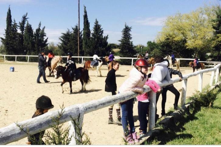 Appartement Village 7 En Residence De Vacances En Camargue アルル エクステリア 写真